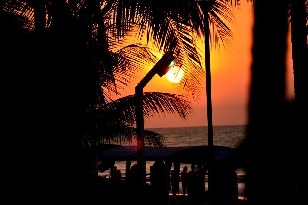 Playa Almendro Resort Тонсупа Екстериор снимка